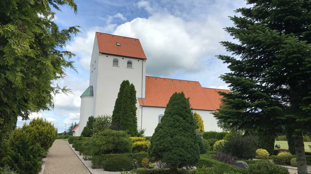 Hampen Kirke (Hampen Church)